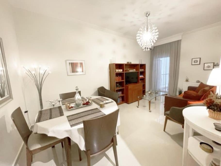 Crimson Suite: 1-Bedroom Apartment In เทสซาโลนิกิ ภายนอก รูปภาพ