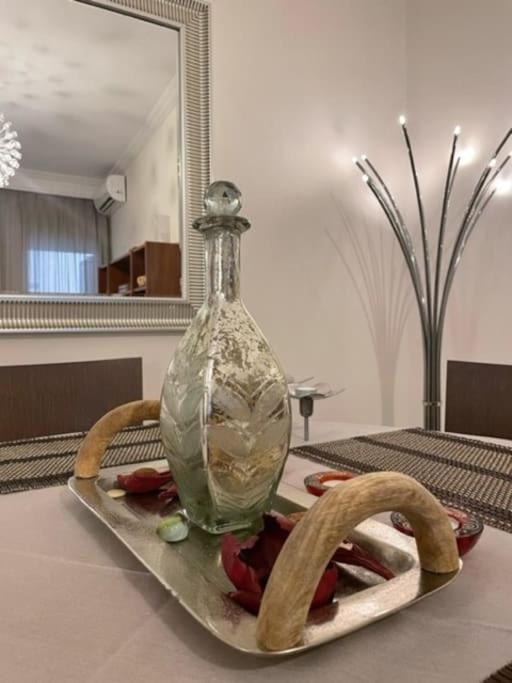 Crimson Suite: 1-Bedroom Apartment In เทสซาโลนิกิ ภายนอก รูปภาพ